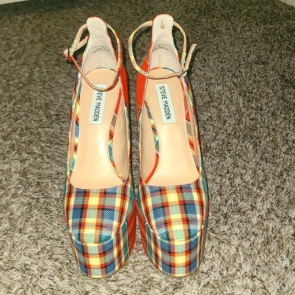 Brand New Steve Madden plaid patterned 4inch closed toe heel